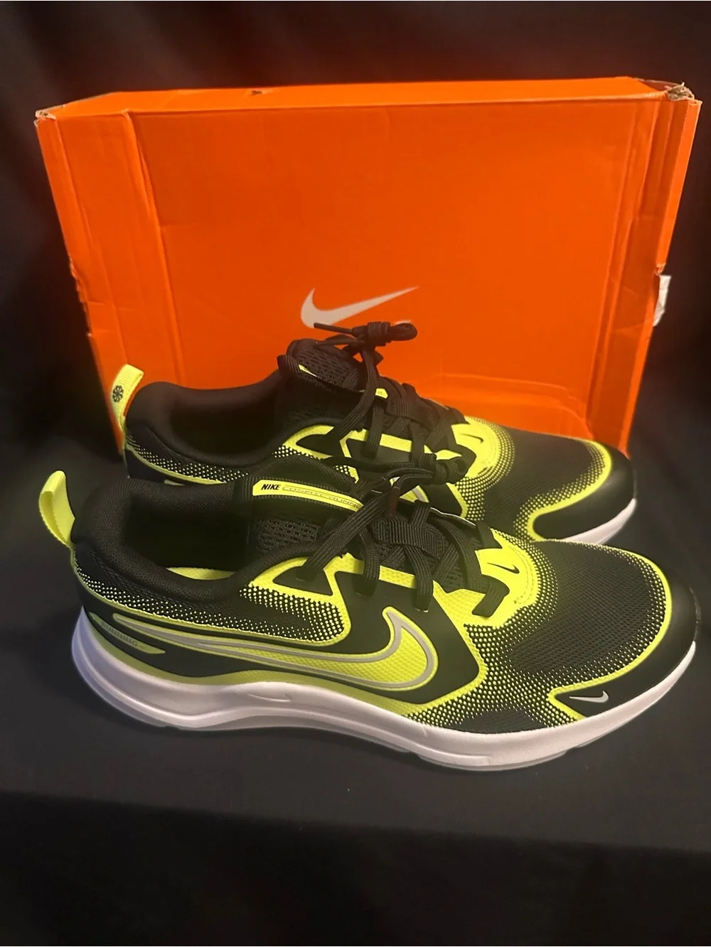 Nike Black & Neon Yellow Running Shoes